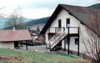 Die neue Rückfassade mit Terrasse und Grillanlage